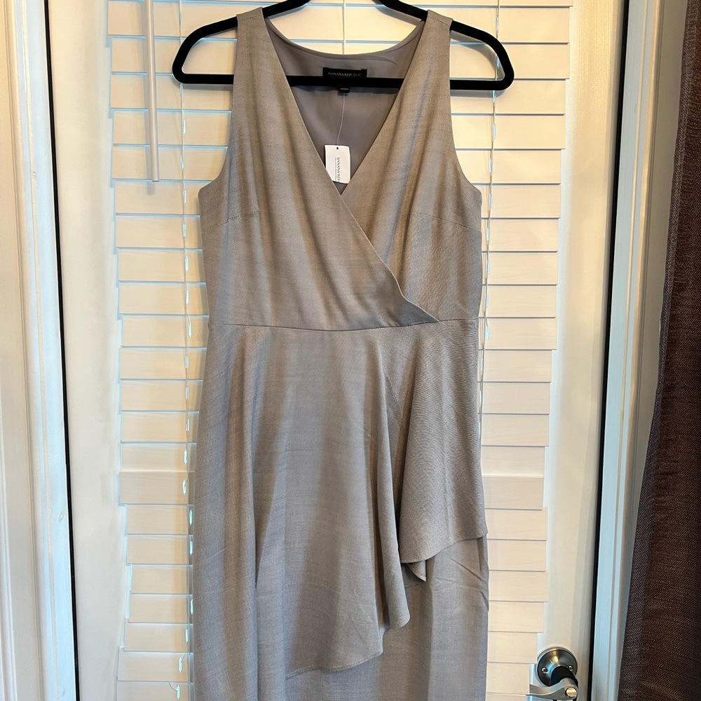 Never before worn Banana Republic midi dress.